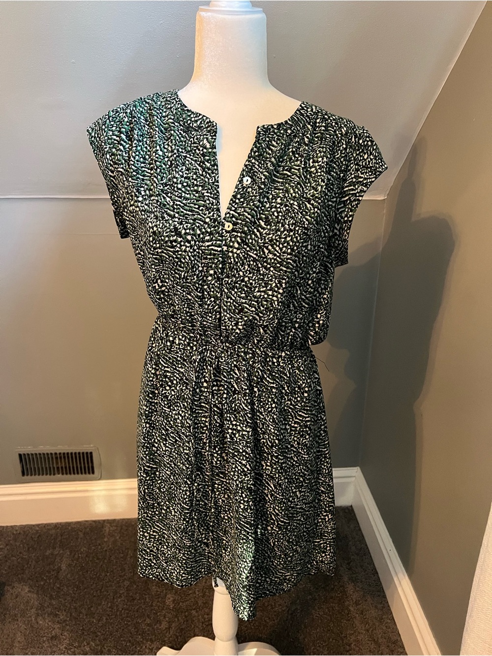 Les Serein Green Patterned Dress 
Cap-Sleeve Black & White Printed Dress